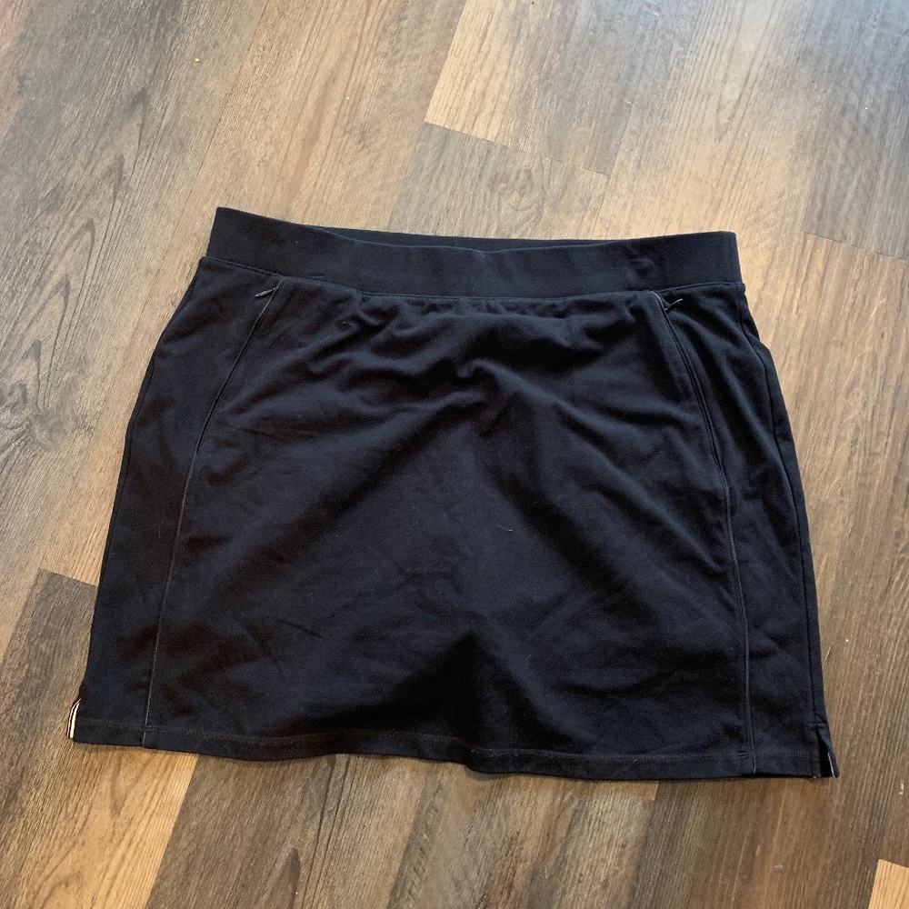 T by Talbots black front zip pocket skirt. Worn maybe 2-3x